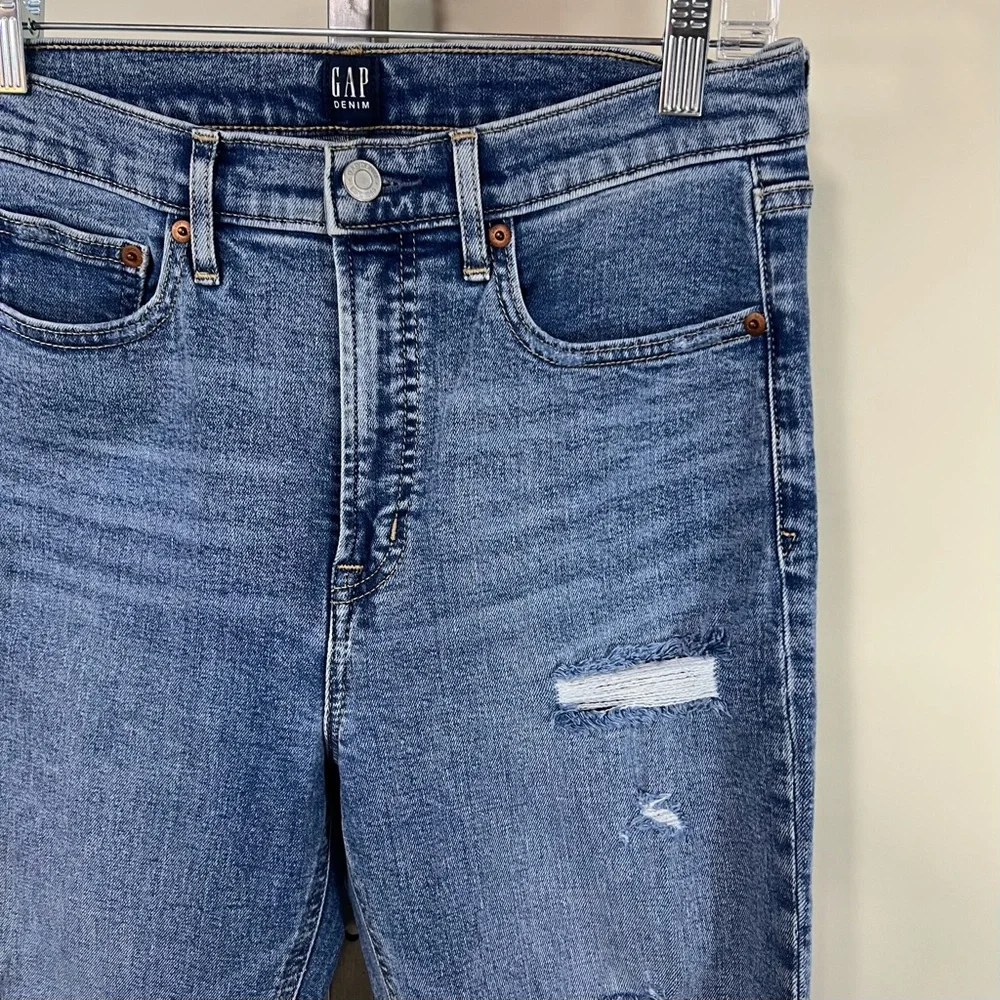 Gap High Rise Destructed Raw Hem Cigarette Jeans Distressed SIZE 6/28, 29”x28.5”